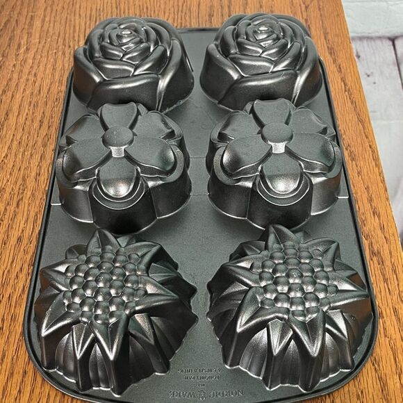 Nordic Ware Bouquet Bundt Cake Pan Rose Daisy Sunflower 6 Section 1.8 Liters - Picture 5 of 8